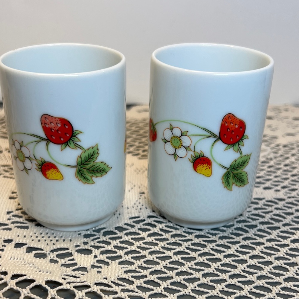 Strawberry Breakfast Anchor Hocking Strawberries Mug and OMC Strawberry Juice - Picture 9 of 14